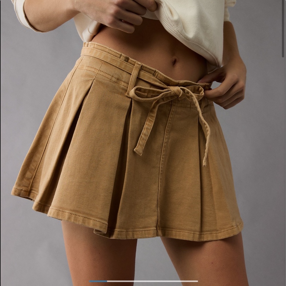 NEW AE stretch mid rise pleated mini skort